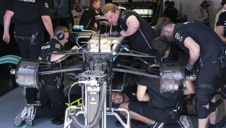 Hamilton’s hopes in the hands of Mercedes mechanics