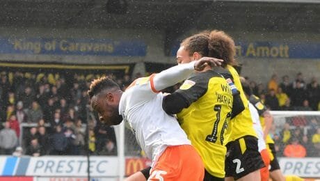 LuaLua-performs-u-turn-and-re-signs-for-Luton.jpg